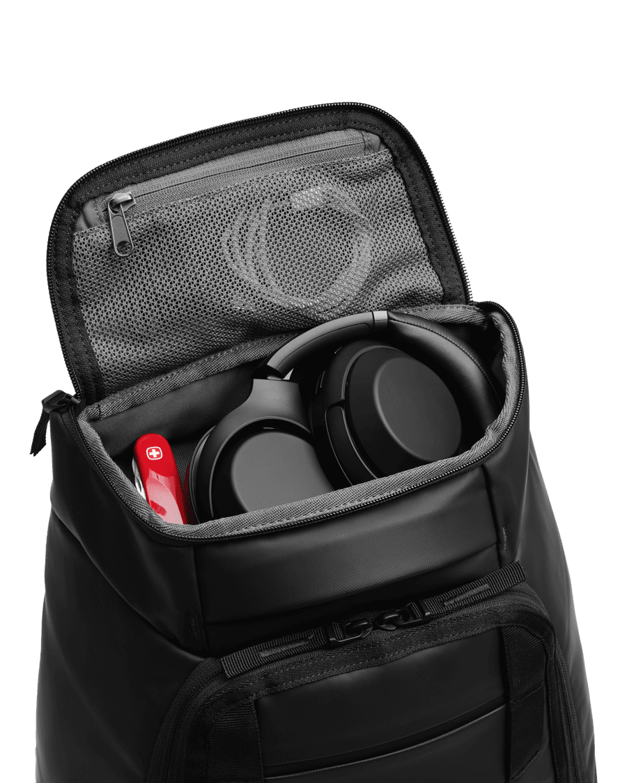 Hugger Backpack 30L - Black Out 